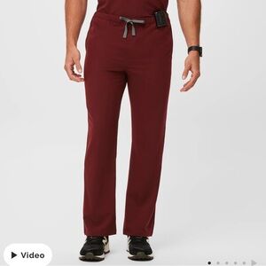 Wear Figs Men's Burgundy Pisco Basic Scrub Pants - Size M Short